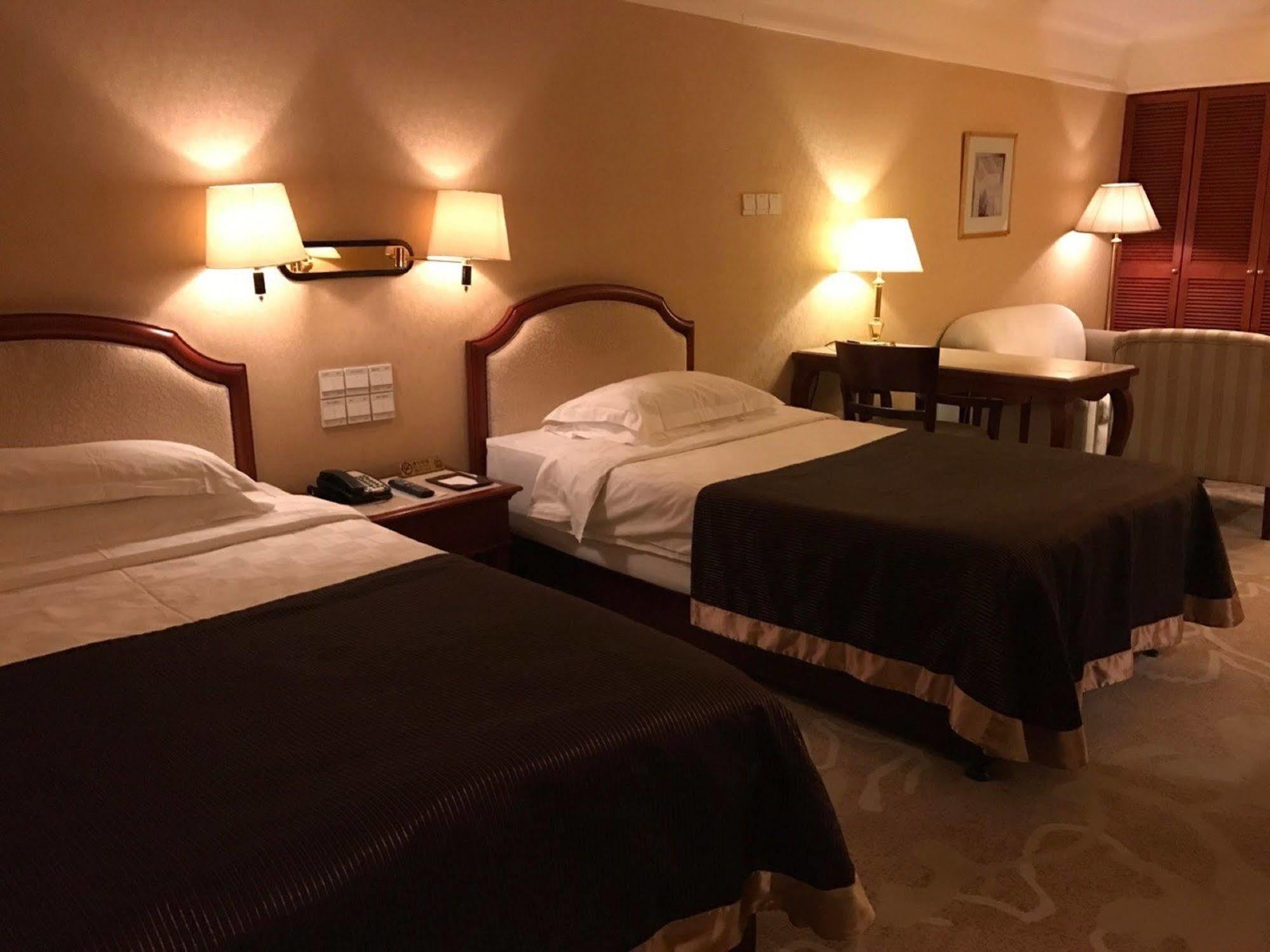 Beijing King Wing Hot Spring Hotel Экстерьер фото