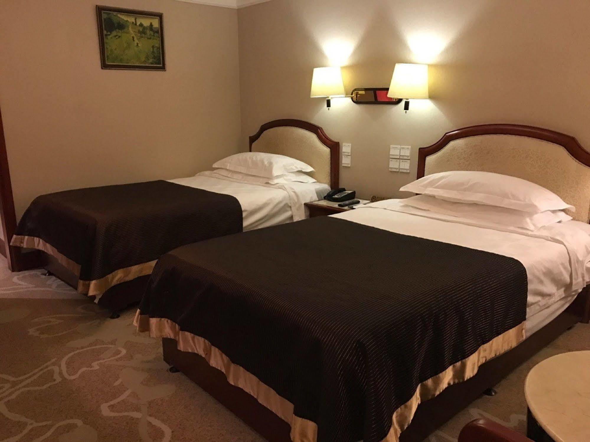 Beijing King Wing Hot Spring Hotel Экстерьер фото