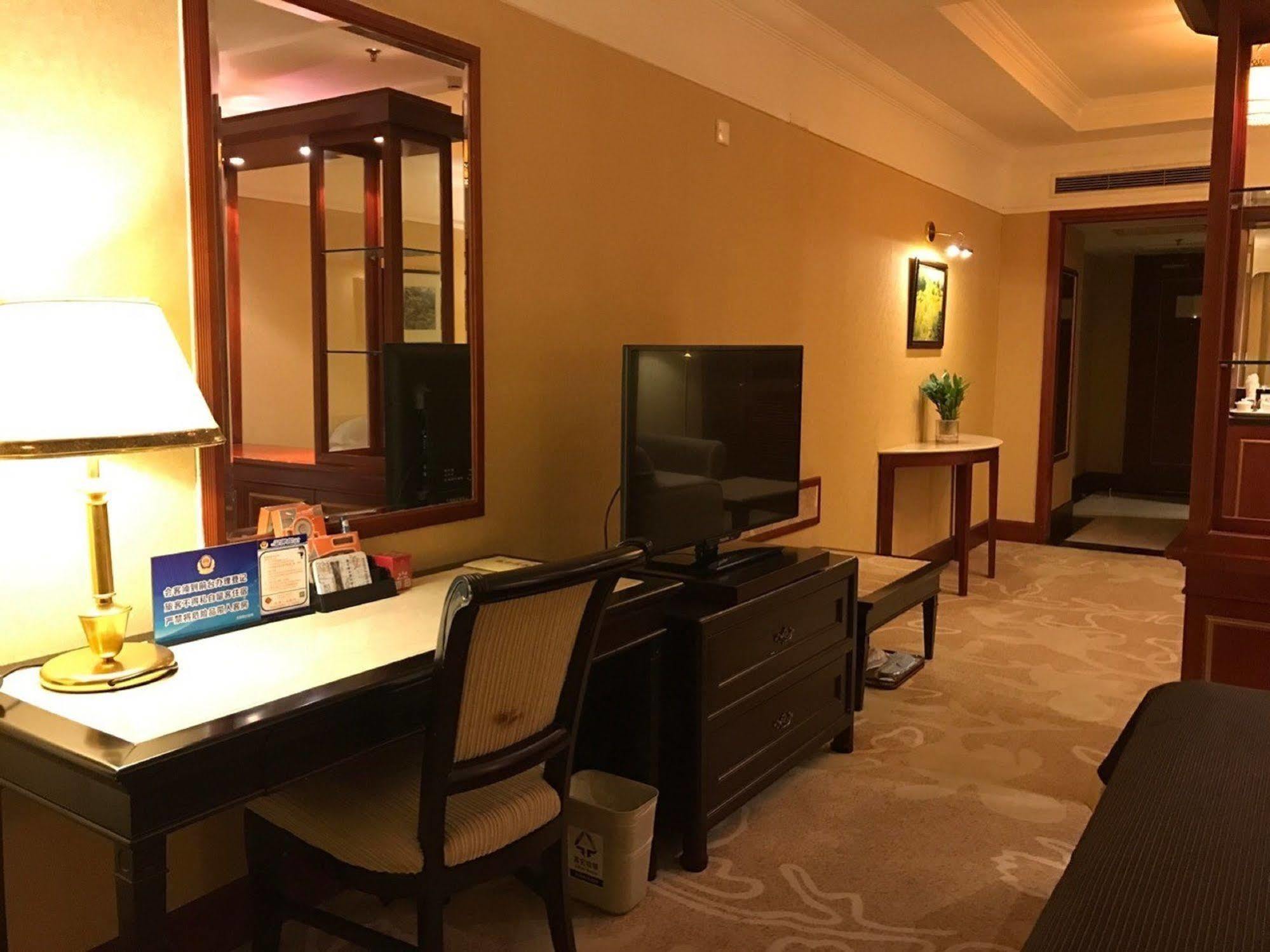 Beijing King Wing Hot Spring Hotel Экстерьер фото