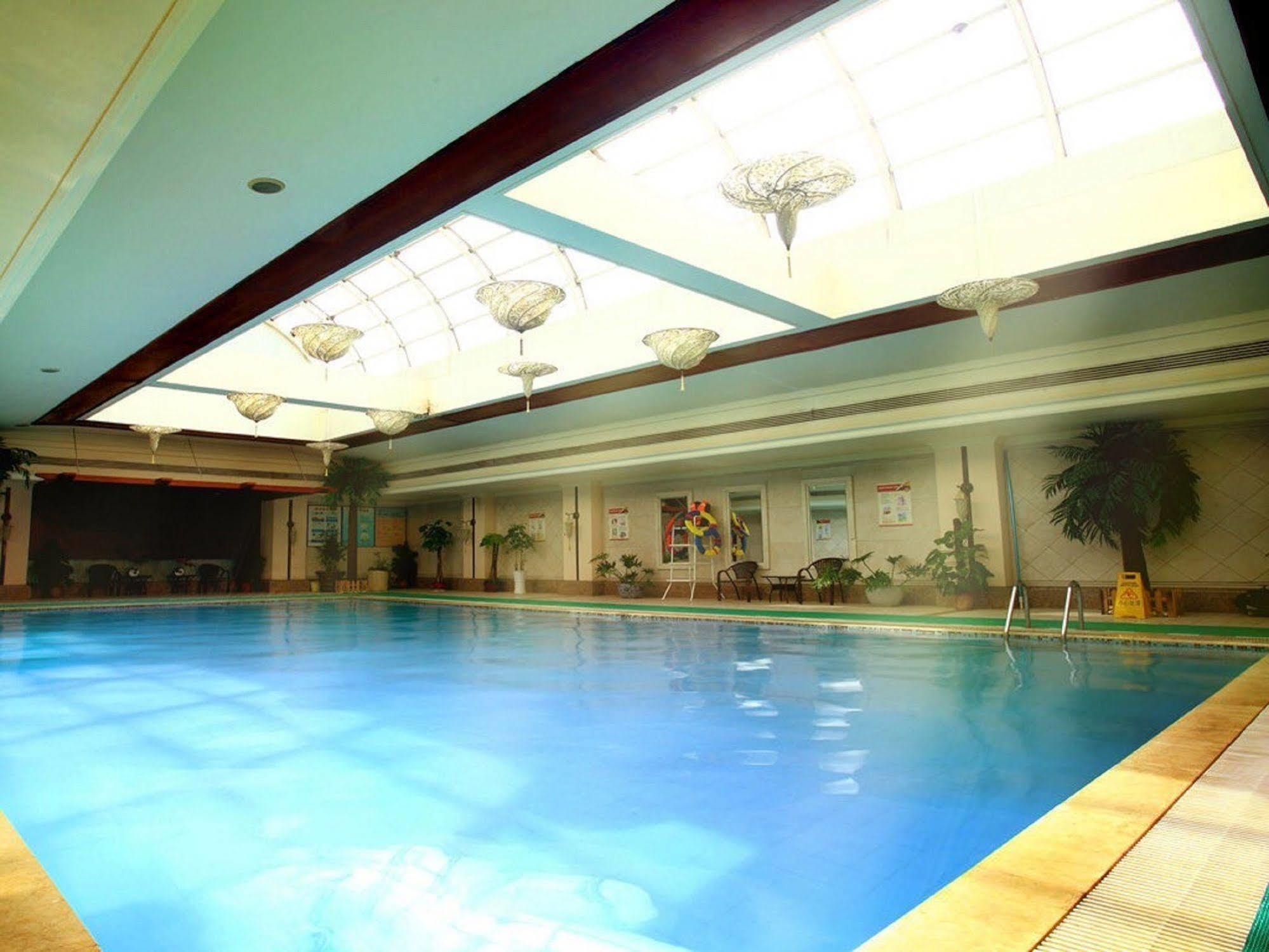 Beijing King Wing Hot Spring Hotel Экстерьер фото